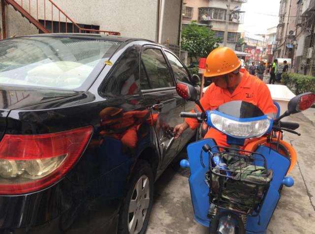 车违章停在路边被撞了怎么办,把车停在路边被撞了怎么办