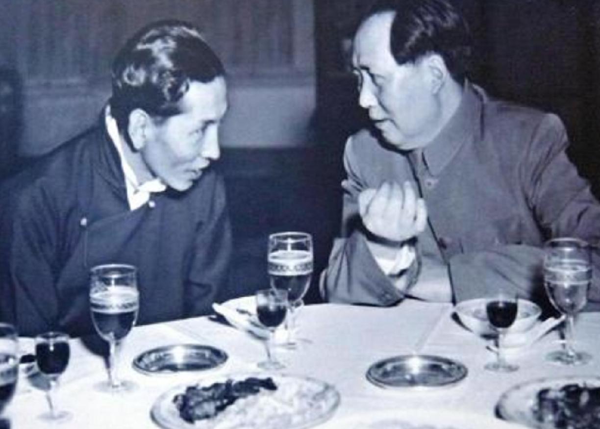 毛主席月薪多少？多次带头降低工资，还提议自己工资降为300元