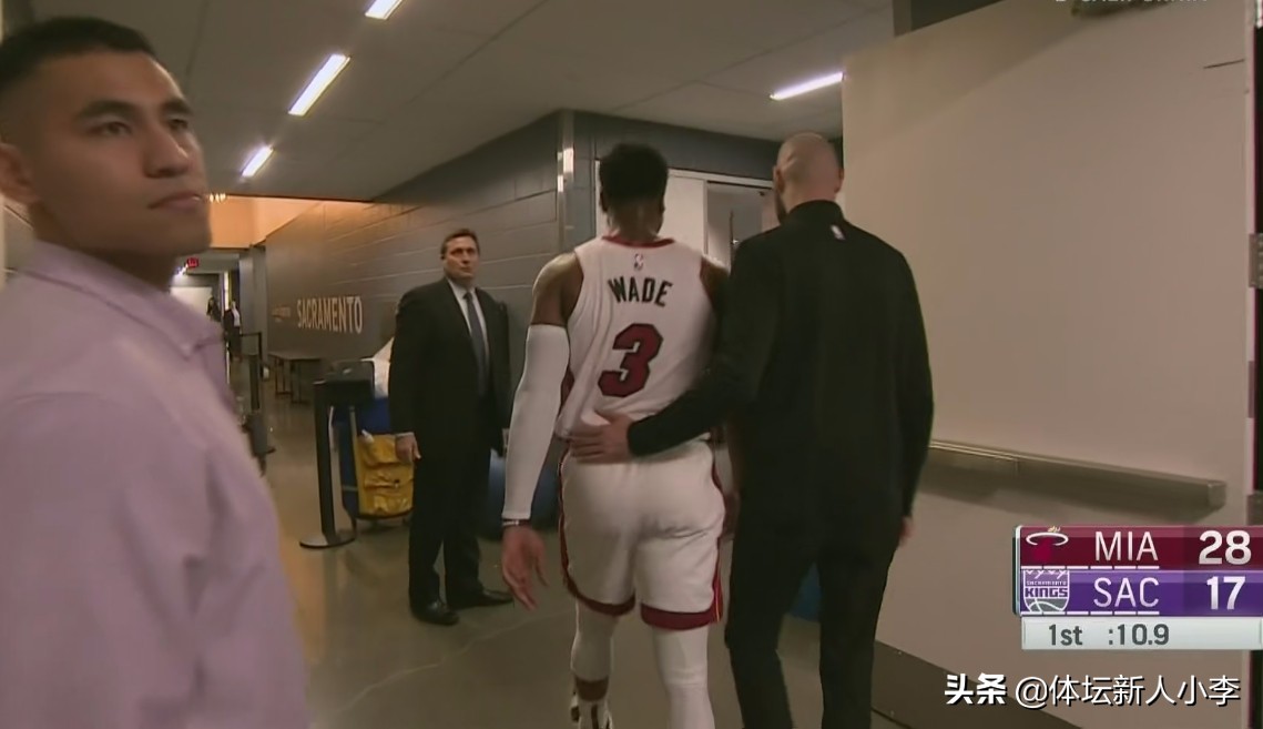 韦德摔倒后继续过人,退役后的韦德打野球