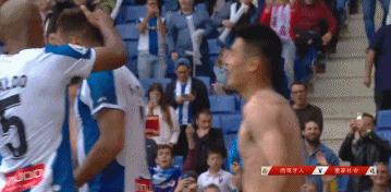 武磊留洋对比,武磊赛季首球五星红旗
