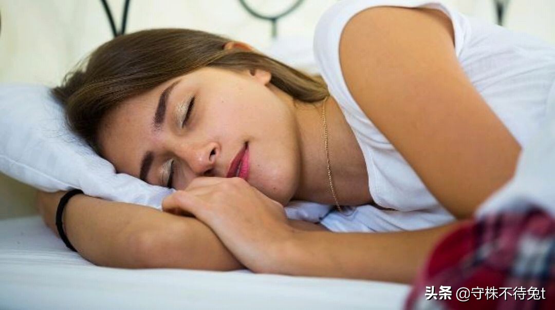 10个冷知识全集,睡觉时膝盖下垫枕头怎么回事