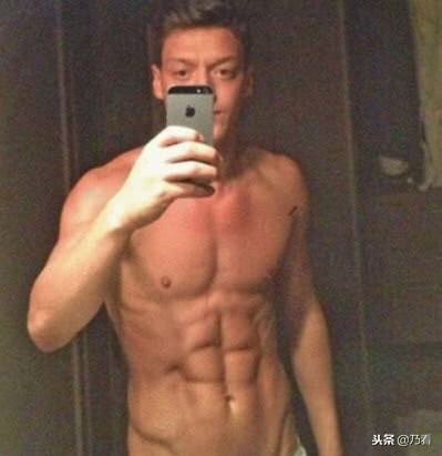 足坛十大神锋内马尔,世界十大腹肌球星