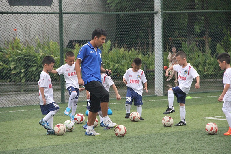 快乐足球训练营优惠团购,快乐足球训练营