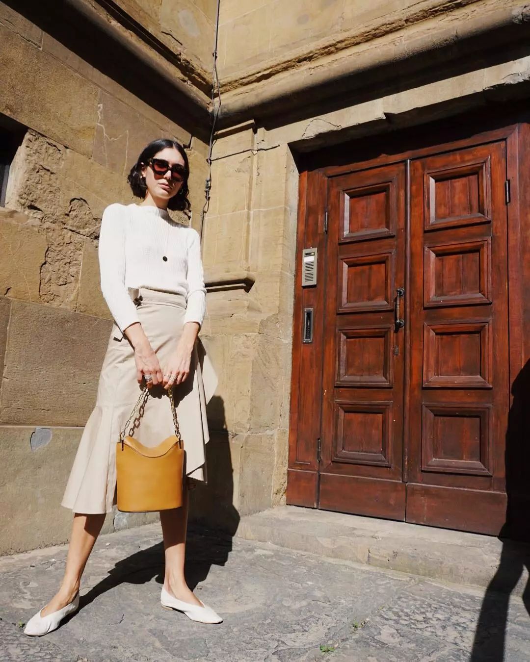 小白鞋ins潮白搭国潮,小白鞋过时了现在流行这5款鞋