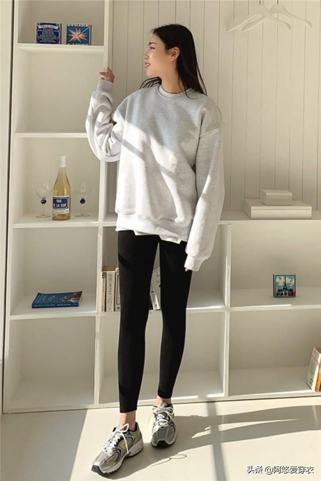 羽绒裤显瘦不臃肿时尚,冬天穿什么保暖裤显瘦