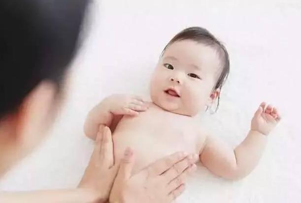 宝宝拍了嗝还吐奶是什么原因,宝宝拍过嗝还吐奶怎么回事