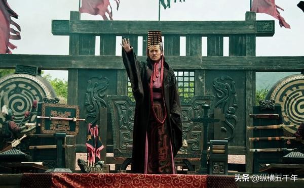 曹丕、刘备先后称帝，孙权为何只称王，迟迟没有当皇帝？