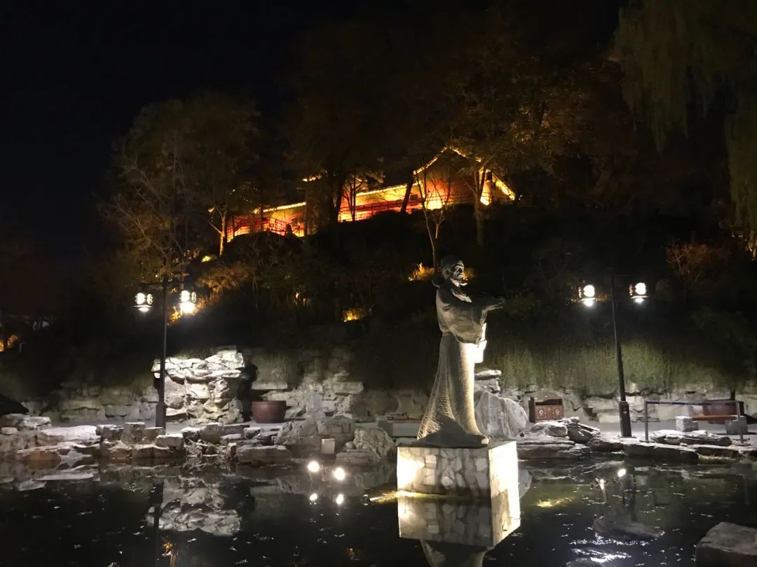 讲述北京中轴线的故事,夜幕下的北京中轴线