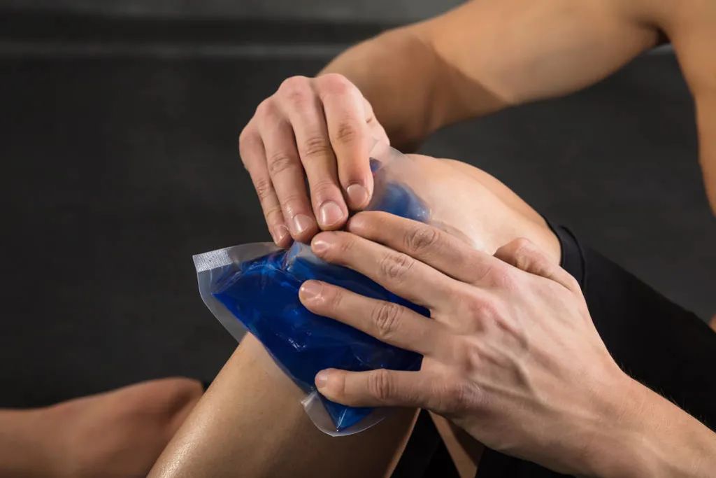 跌打损伤用红花油还是活络油,云南白药红花油