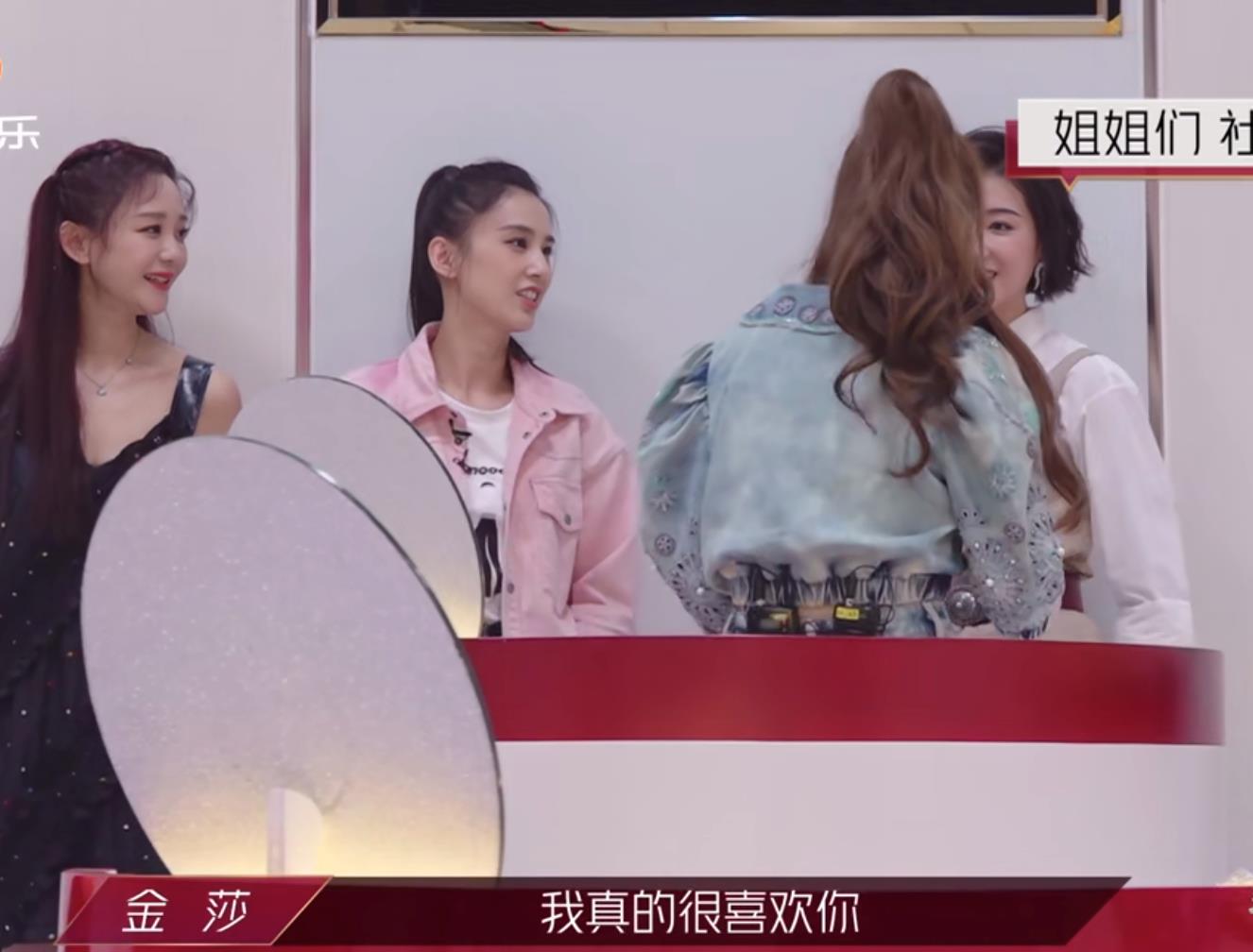 乘风破浪的姐姐杜华受吐槽,乘风破浪的姐姐许飞接受采访