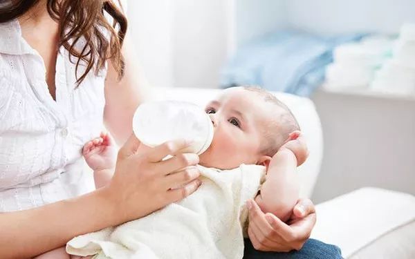 宝宝突然厌奶又嗜睡,宝宝突然厌奶怎么回事