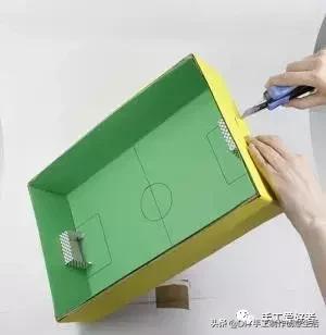 球迷爸爸靠指偶游戏带娃，手工制作的指偶乐趣多