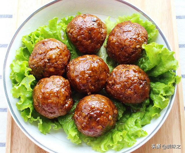 红烧狮子头最正宗的做法软糯醇香,红烧狮子头经典做法香滑软糯