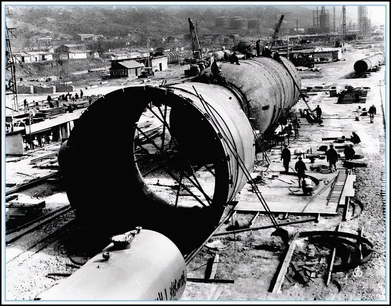 夜爬凤凰岭,雪落鸡冠山