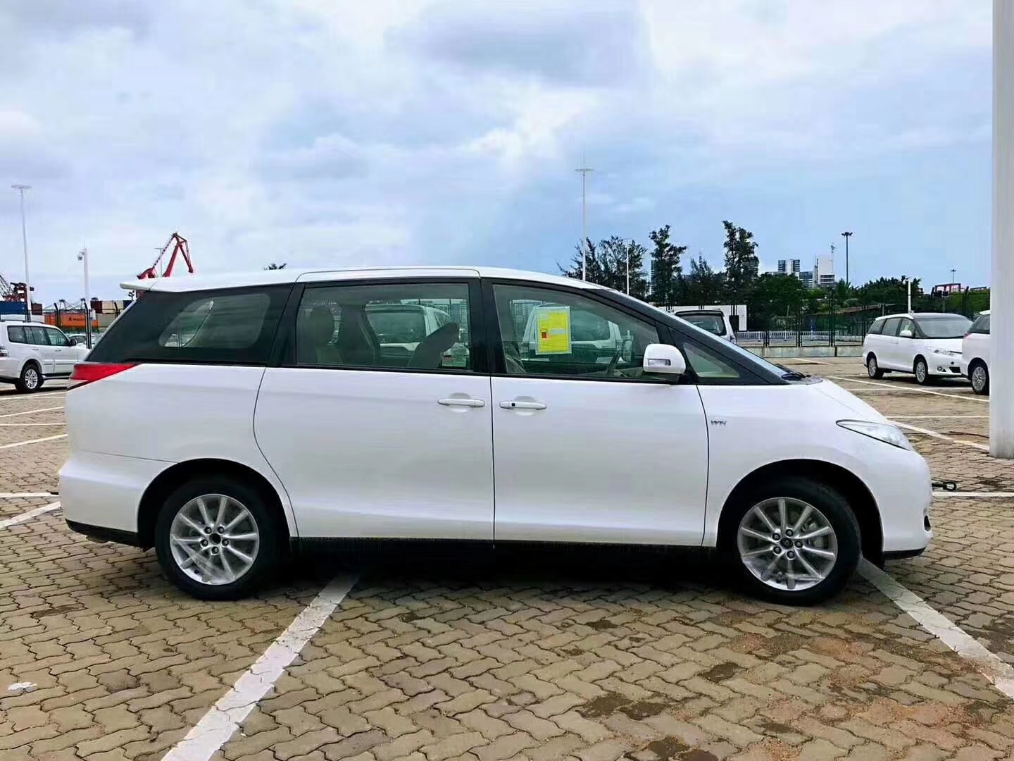 14款丰田大霸王普瑞维亚7座商务车,丰田普瑞维亚mpv七座新款价格