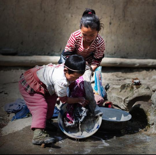 外出务工父母怎样提前与孩子沟通,父母外出打工不能陪孩子