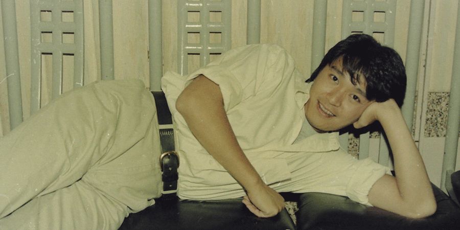 周星驰56岁到19岁的变化,55岁周星驰满头白发依旧单身