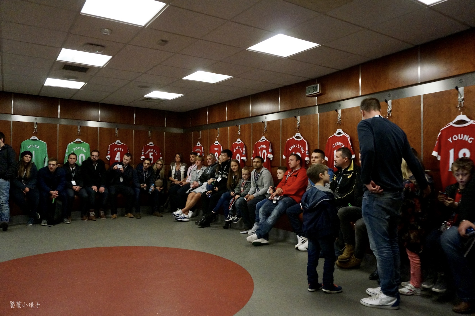 c罗重返曼联穿几号球衣,探秘更衣室