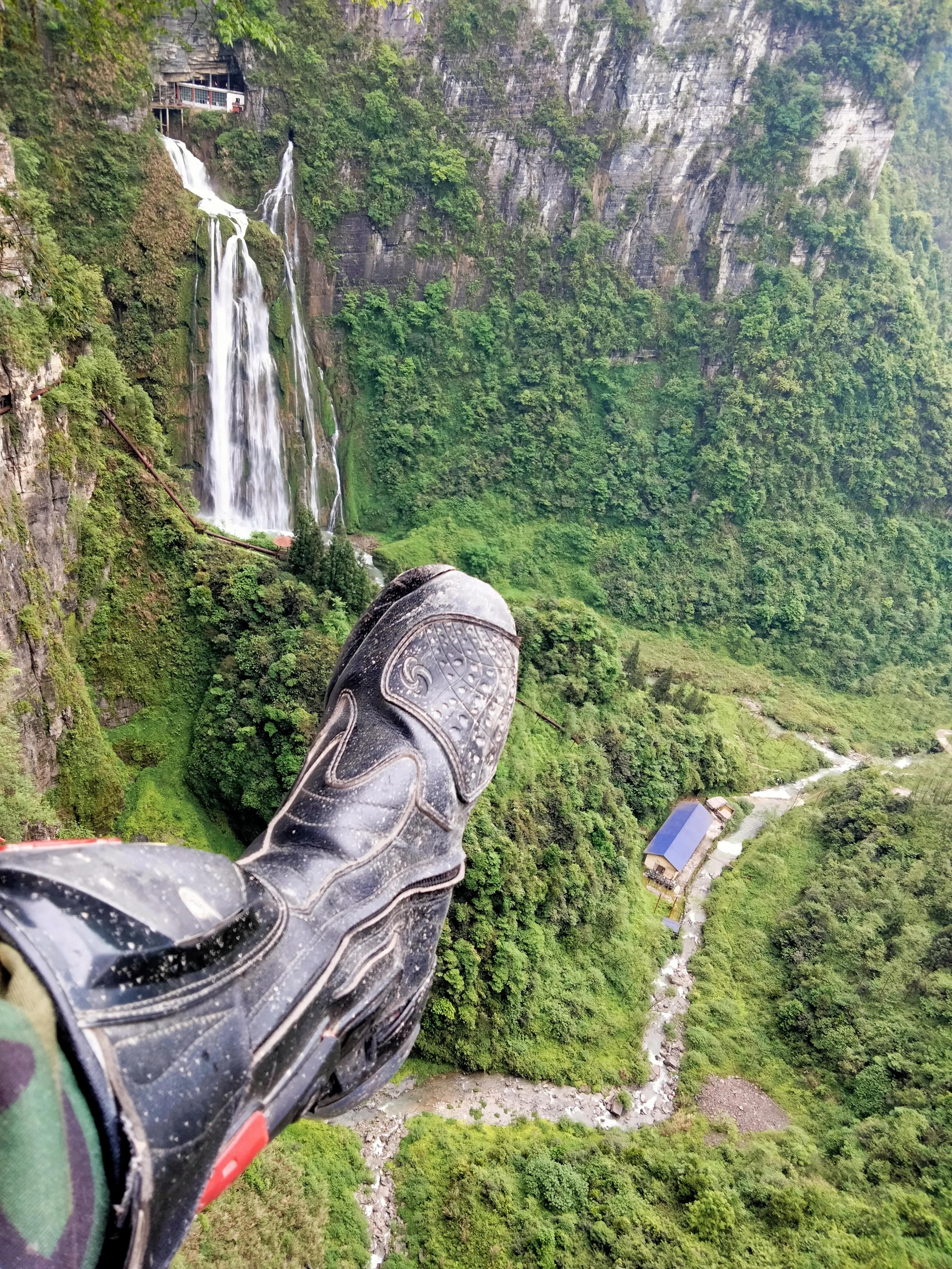 运动老乡（69）五人摩途挂壁公路历奇境