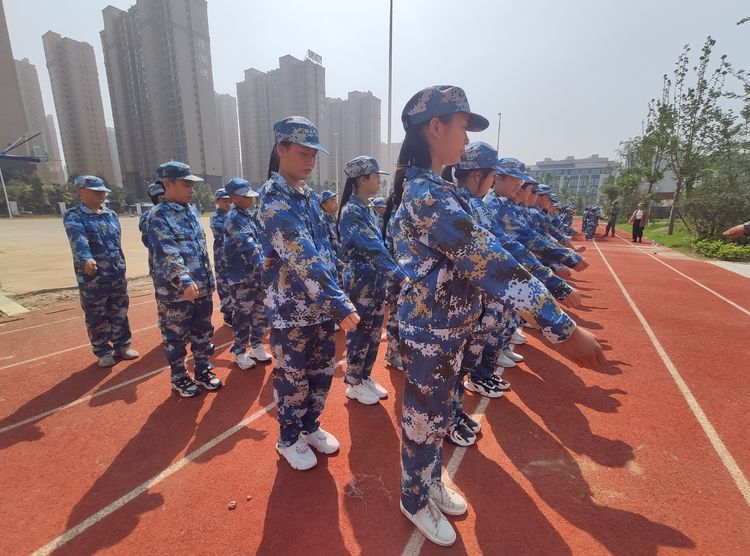 青春在磨砺中成长新高一军训,青春飞扬军训