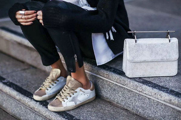 什么奢侈品牌子运动鞋好穿,高街红色运动鞋