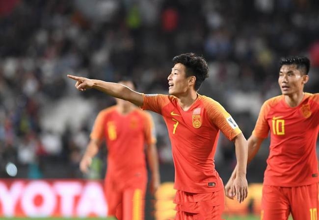 国足踢韩国孙兴慜,孙兴慜踢亚洲杯