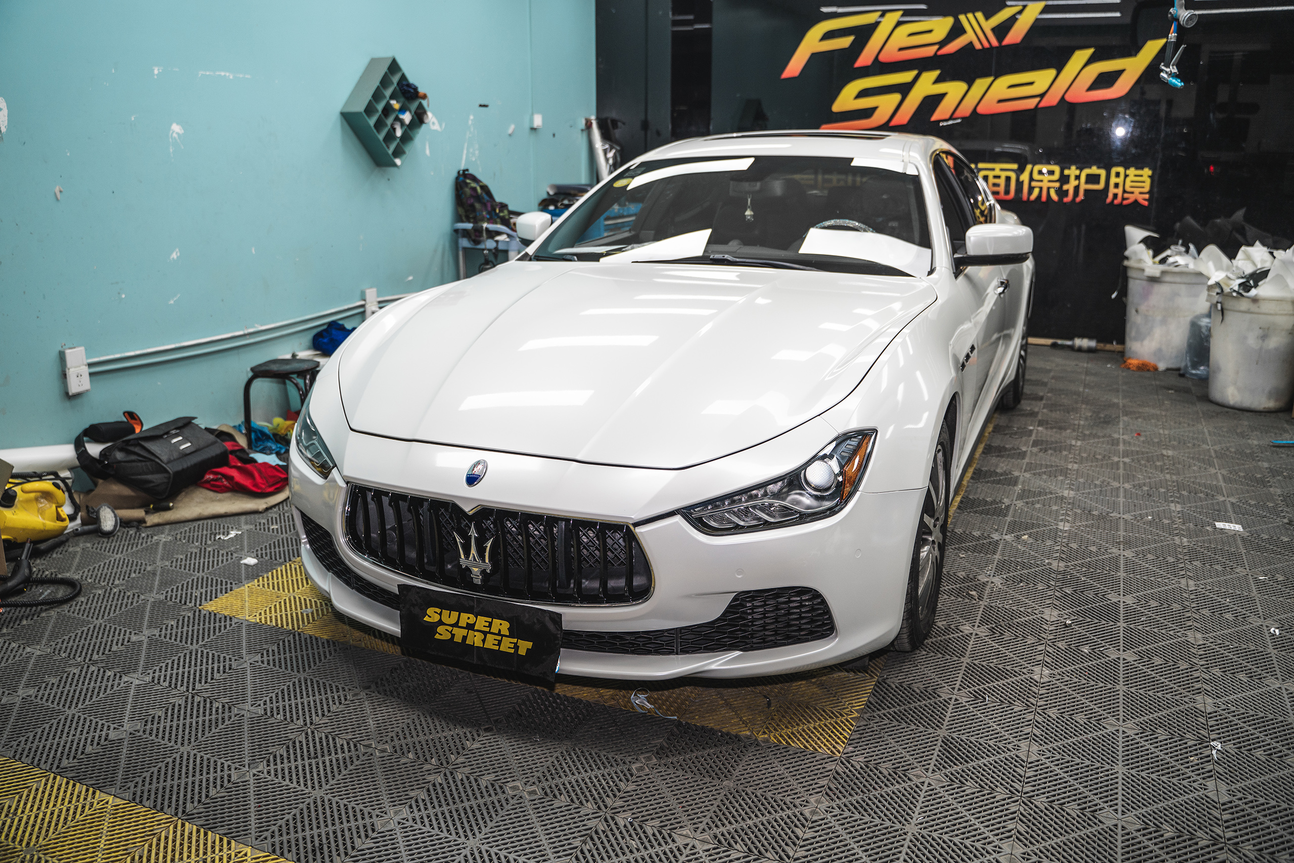 玛莎拉蒂吉博力汽车贴膜改色,superstreet改装