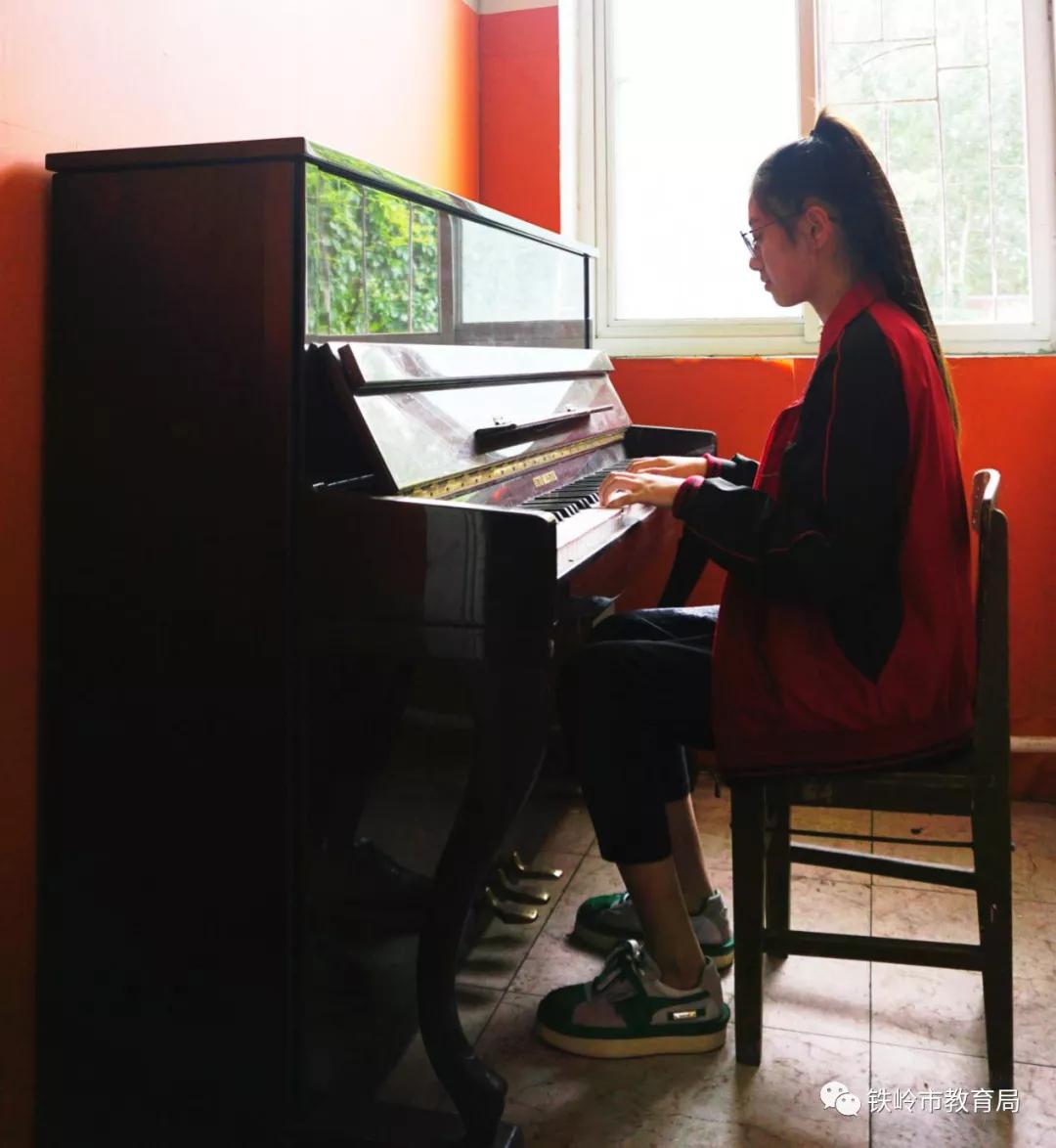 诚实守信立德立行,诚实守信励志人生