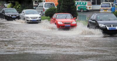 暴雨汽车进水保险赔吗,暴雨天汽车涉水怎么办