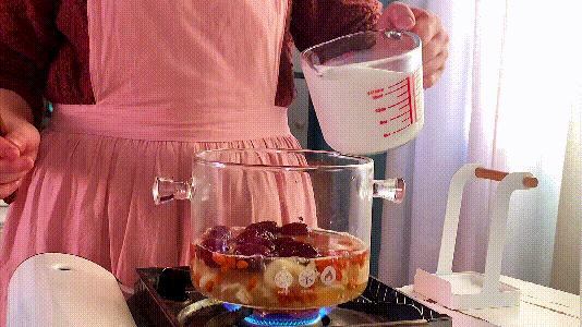 三月女人节带你制作几款美颜甜品,做个美味的花胶炖牛奶