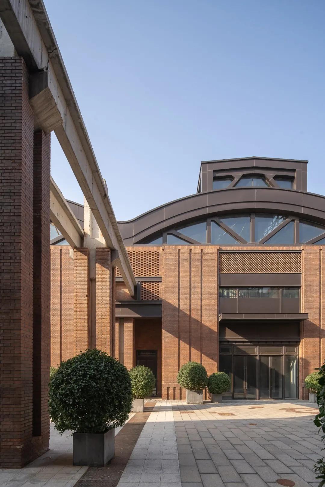 三重转换，天津天拖厂房改造/深圳华汇设计