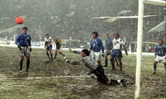 布冯保加利亚,布冯超越马尔蒂尼