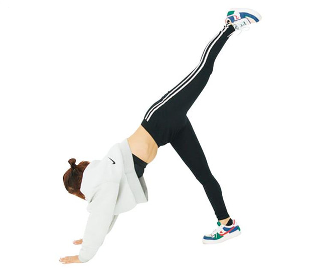 日本美女太厉害,教你不用器具在家练习,肌肉锻炼和排毒运动!