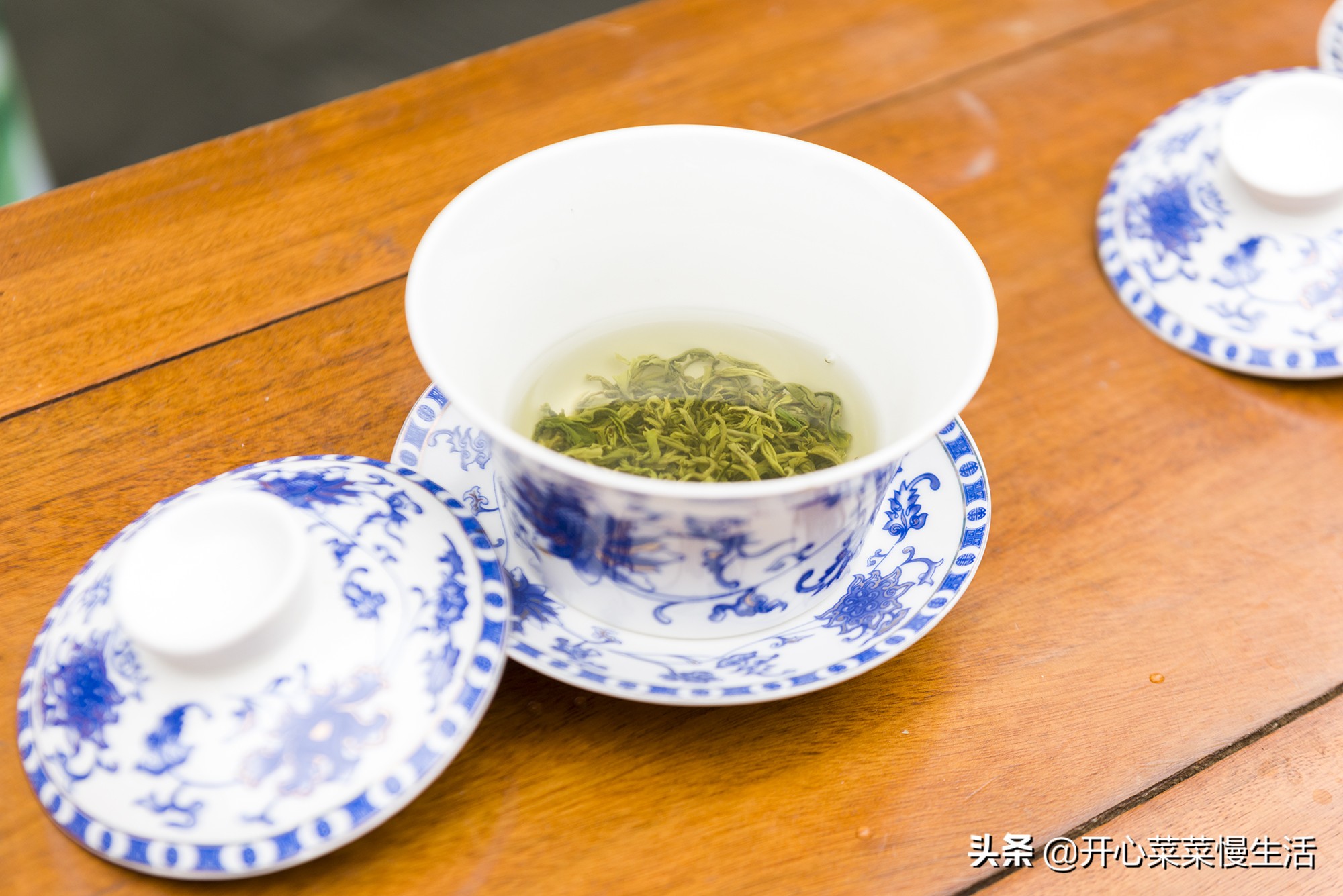 小伙喝茶技术技惊四座,小伙挑水十年练绝技