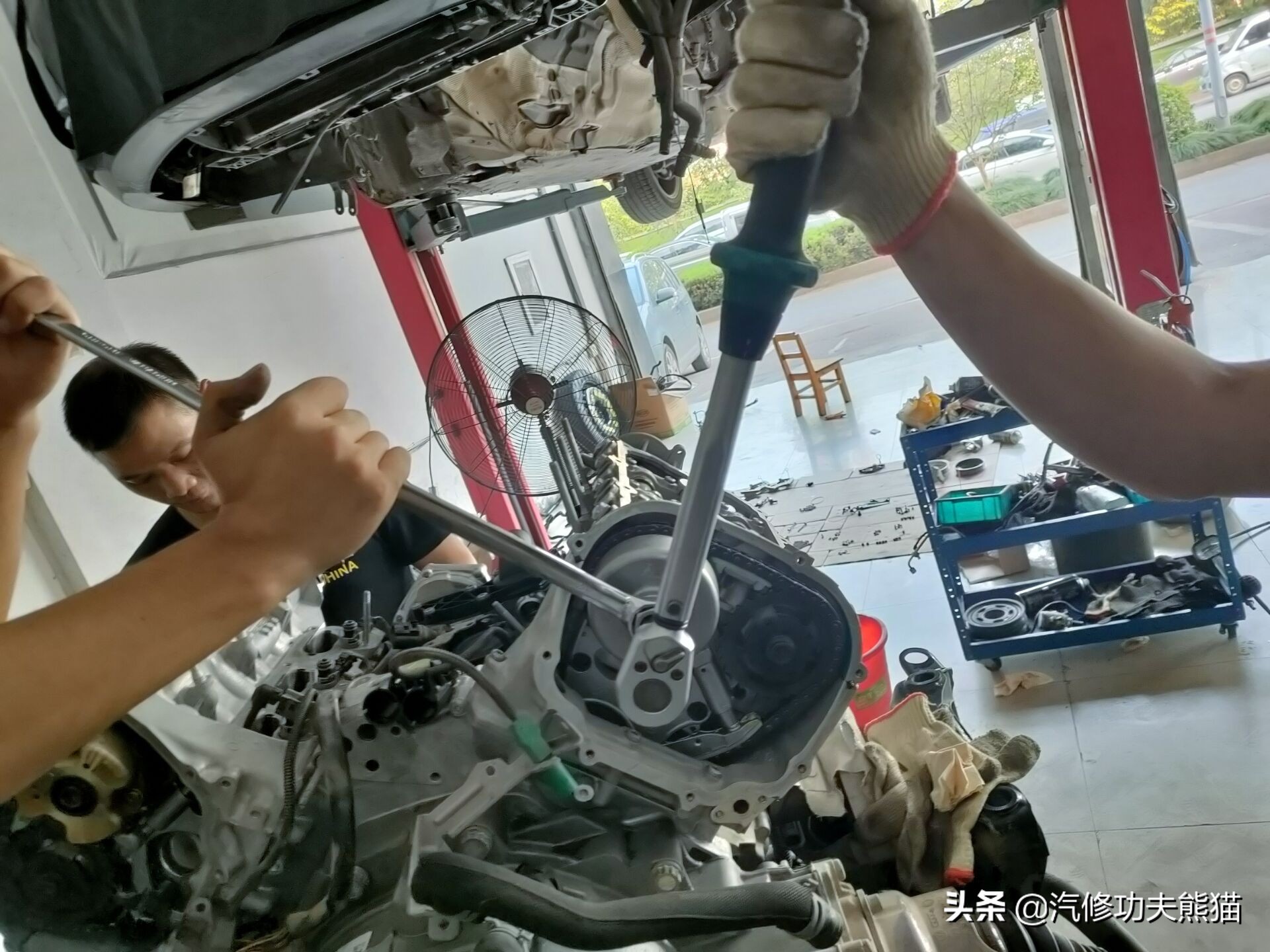 奥迪a8烧机油吗48v轻混,奥迪a8烧机油一千公里烧0.5正常吗