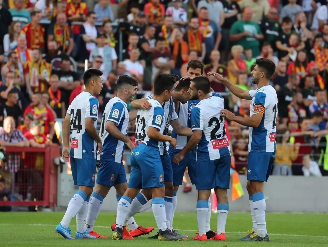 武磊欧联杯正赛进首球,欧联杯武磊踢的比赛视频