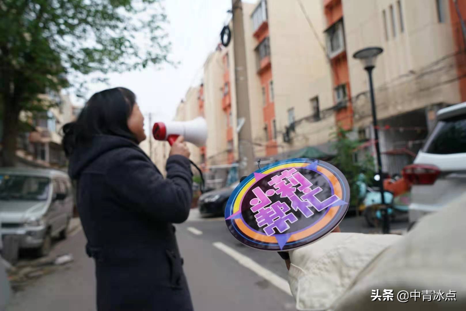 在河南，有19个叫“小莉”的姑娘以帮忙为工作，帮人*薪讨**、维权、寻亲，有时却会遭受辱骂、恐吓、殴打