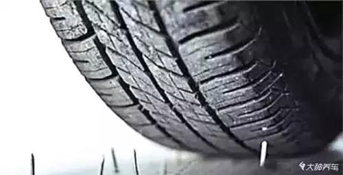 轮胎扎了钉子可以报保险吗,轮胎扎了钉子可以用补胎液吗