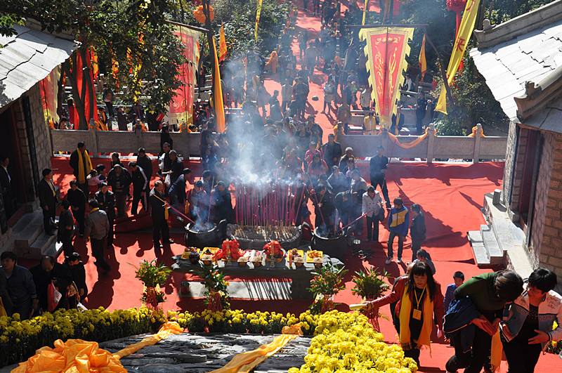 神话故事盘古长什么样子,神话人物盘古的简介