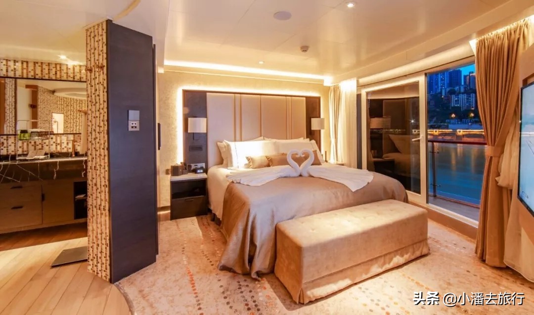 长江游轮“巨无霸”世纪荣耀号，原来它的吨位不是长江之最