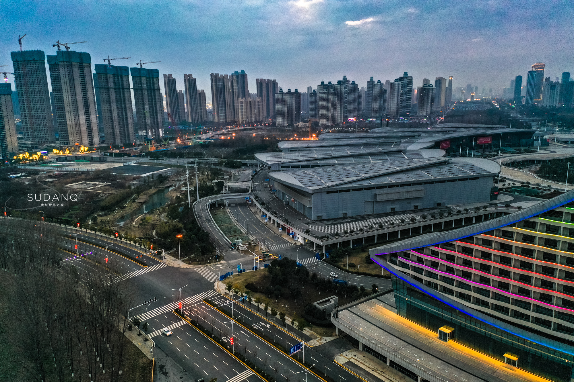 航拍全国第三的博览中心，面积相当于17个足球场，武汉人的骄傲