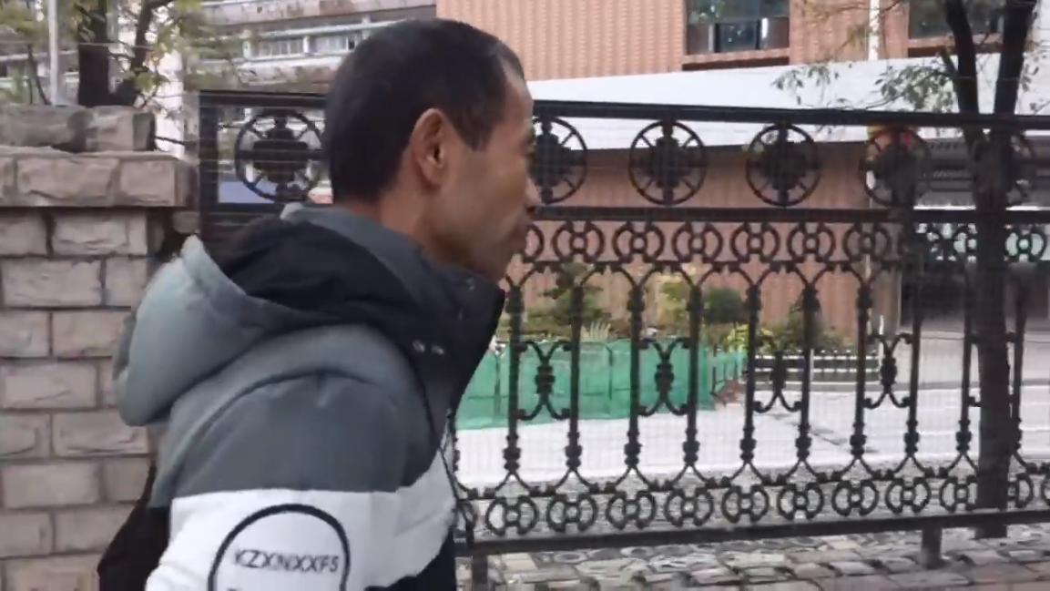 三和大神上一天玩三天，日结100吃4元的面，8块钱网吧包夜