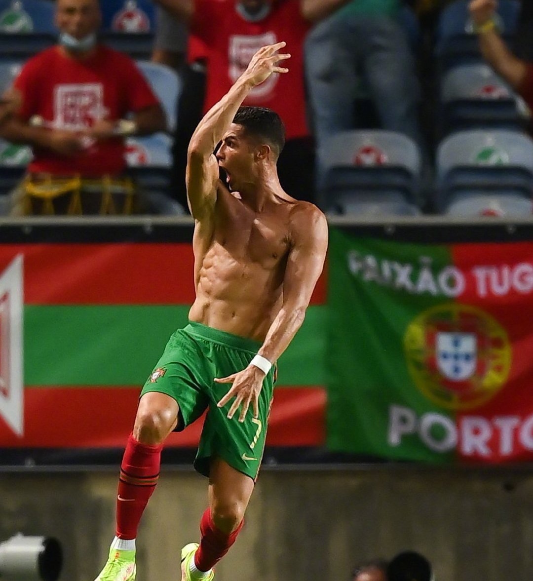 詹俊点评c罗表现,c罗梅开二度詹俊解说