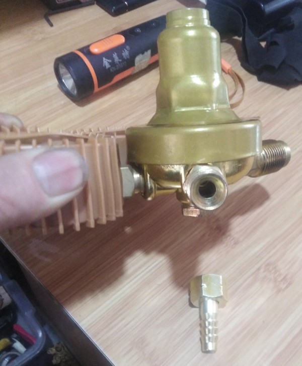 乙炔表各个部位名称,乙炔减压表结构说明