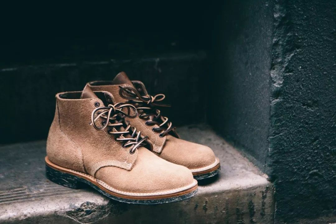 冬天又暖和又软适合穿的靴子,冬天最适合穿的靴子是什么颜色