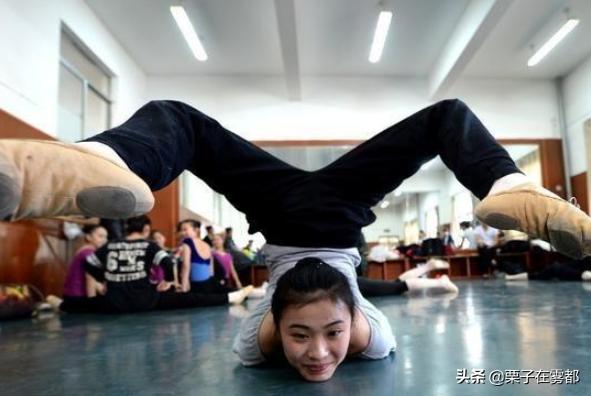 艺术生考上大学有多难?艺考筛掉近一半,高考再筛掉一半