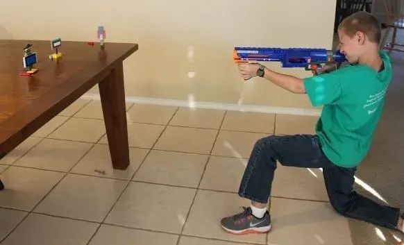 15个人左右玩的小游戏,15个人玩的室内游戏