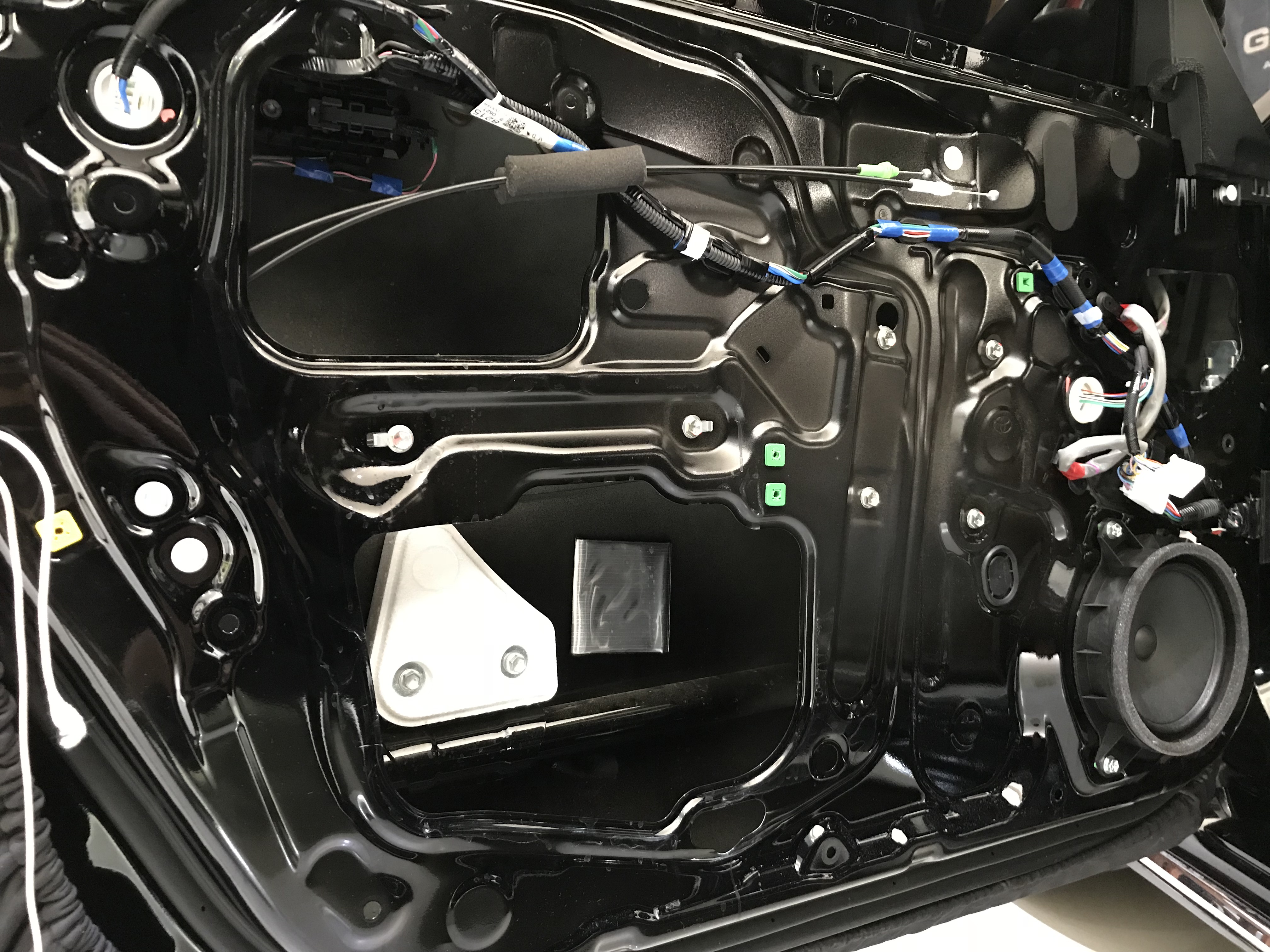 音皇丰田皇冠汽车音响改装桃木功放,视觉听觉双重享受