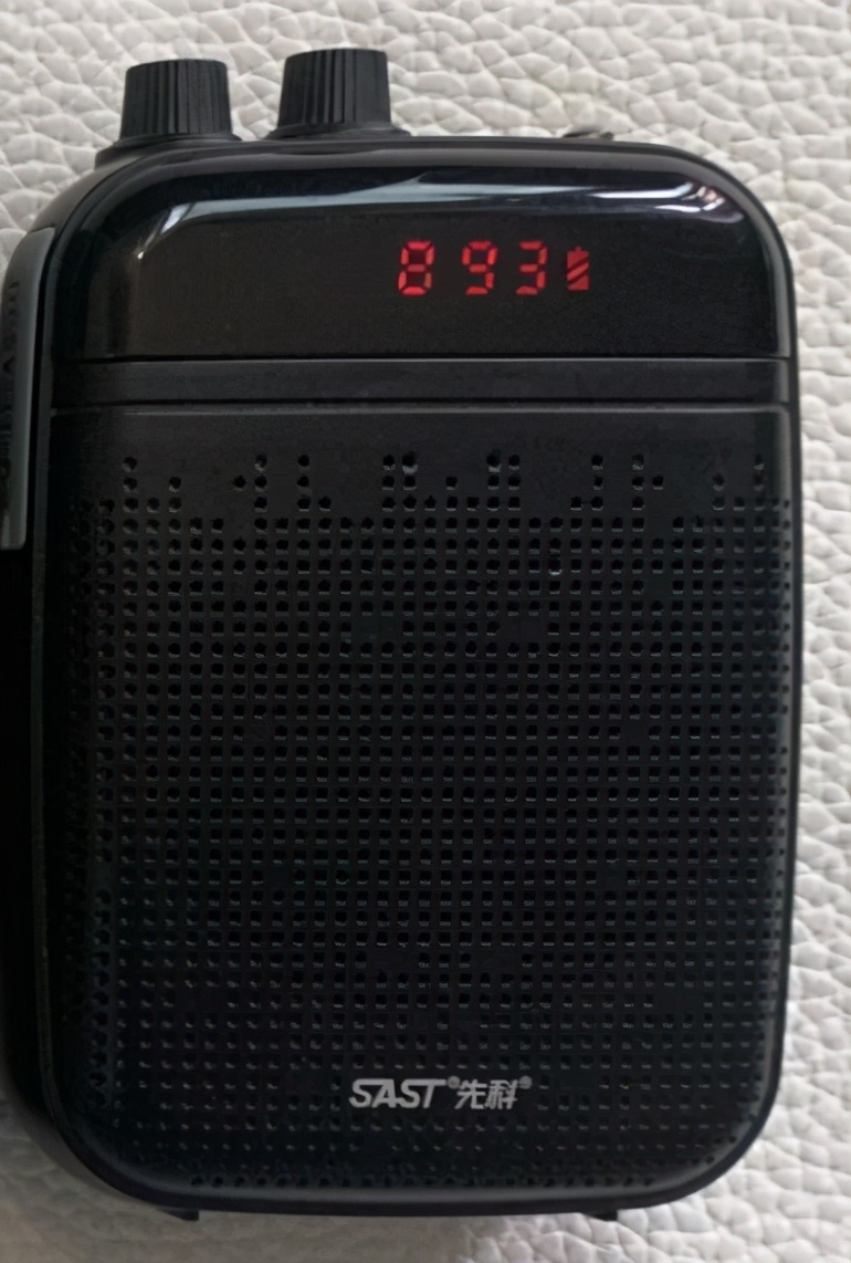 公园便携收音机,公园听收音机