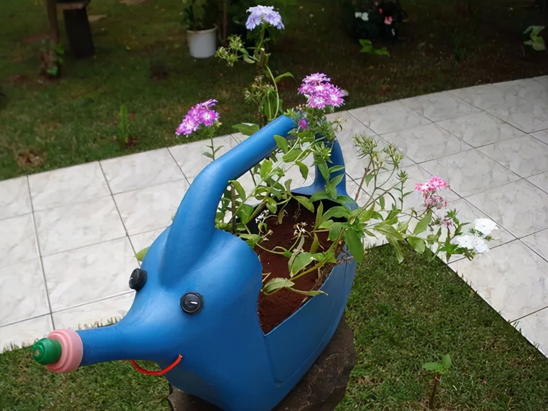 变废为宝简单又漂亮塑料瓶图文,100个废弃塑料瓶变废为宝的方法